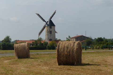 Le moulin de Rairé en face des gîtes