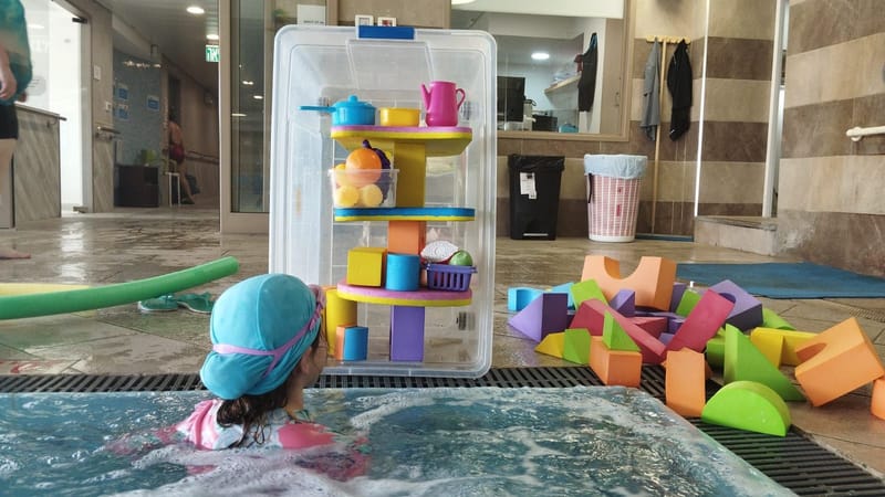 טיפול רגשי במים לילדים 5/12 Water Play Therapy (WPT)