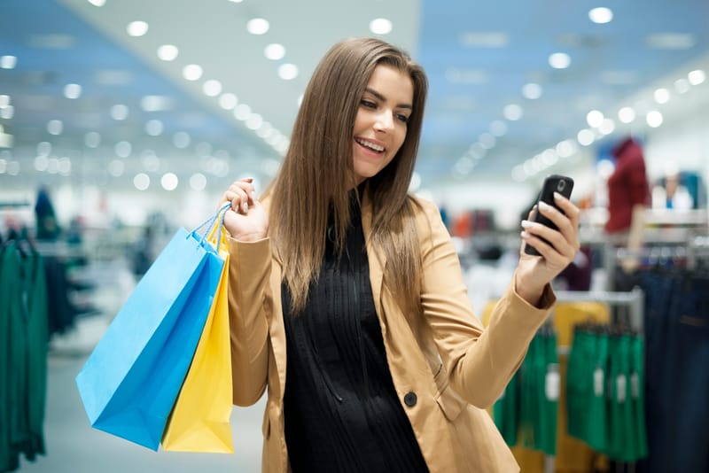 How Augmented Reality (AR) Is Changing the Way We Shop Online