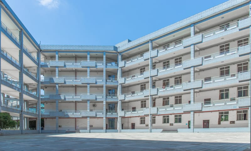 قرار إعادة تشغيل مدرسة