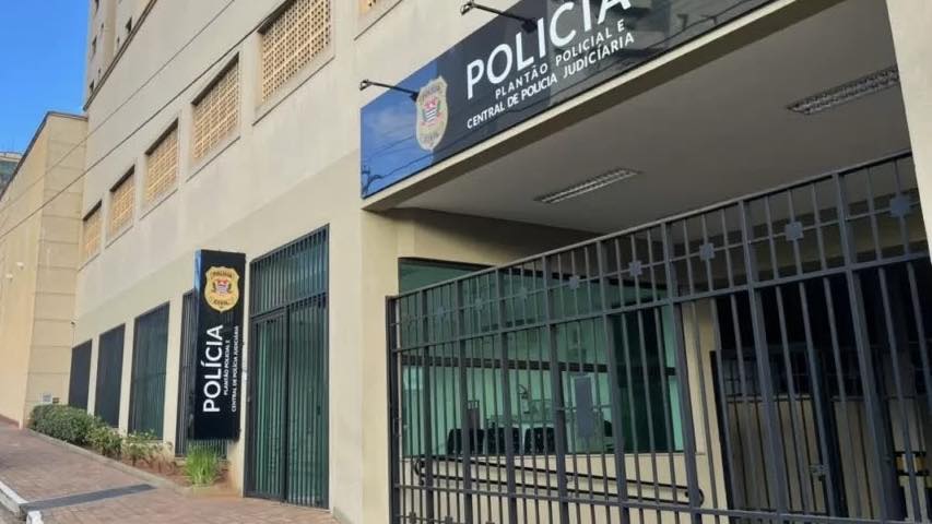 TRÊS INDIVÍDUOS PRESOS POR FURTO DE TRILHOS DA LINHA FÉRREA