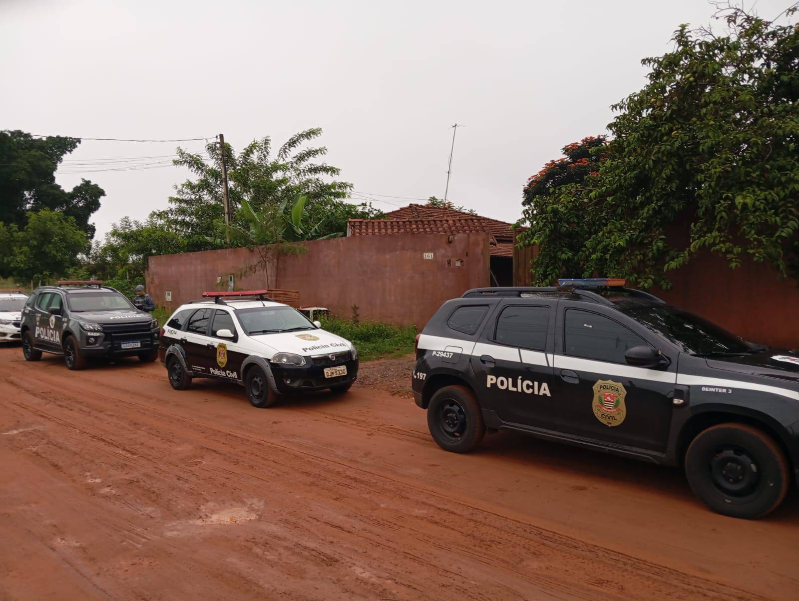 MATERIAIS E DROGAS APREENDIDAS  EM OPERAÇÃO EM JABOTICABAL