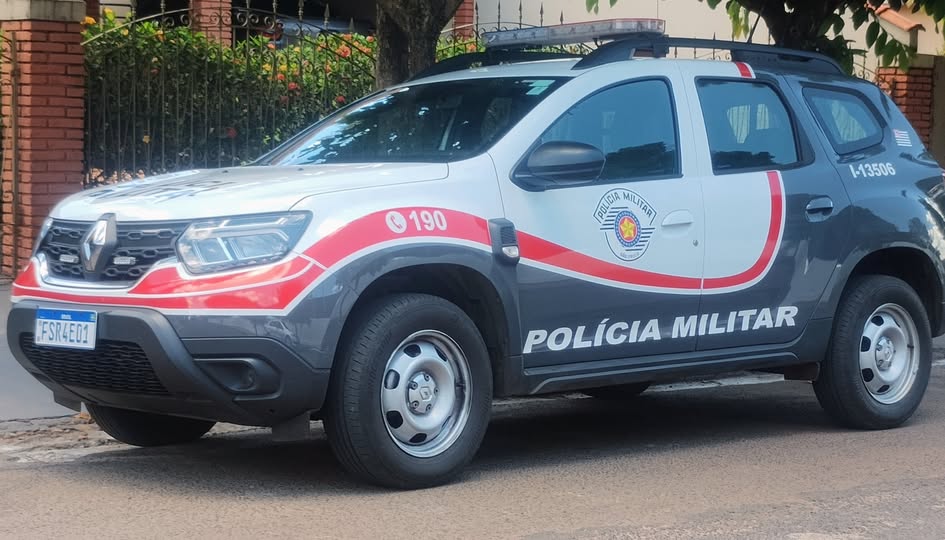 HOMEM DE 26 ANOS É PRESO AO TENTAR A MÃE COM UM FACÃO