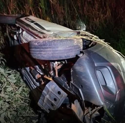 DUAS MULHERES FICARAM FERIDAS APÓS CAPOTAMENTO