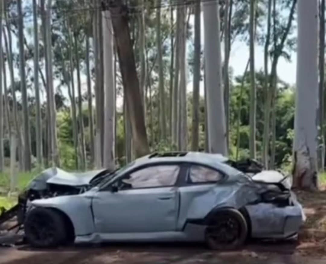 BMW FICA DESTRUÍDA APÓS ACIDENTE