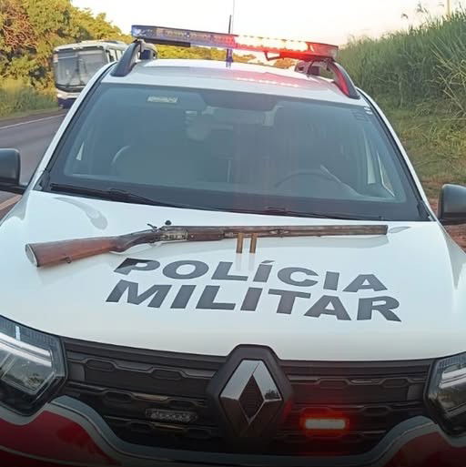 POLÍCIA MILITAR PRENDE HOMEM POR PORTE ILEGAL DE ARMA DE FOGO