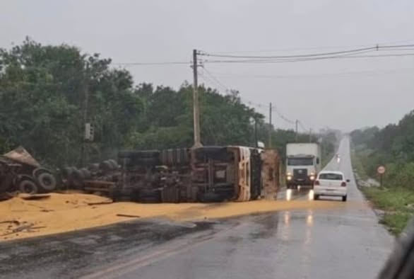 TEMPO CHUVOSO CAUSA ACIDENTE EM GUATAPARÁ