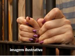 DUAS MULHERES PRESAS POR FURTO DE OVOS DE PÁSCOA EM SUPERMERCADO