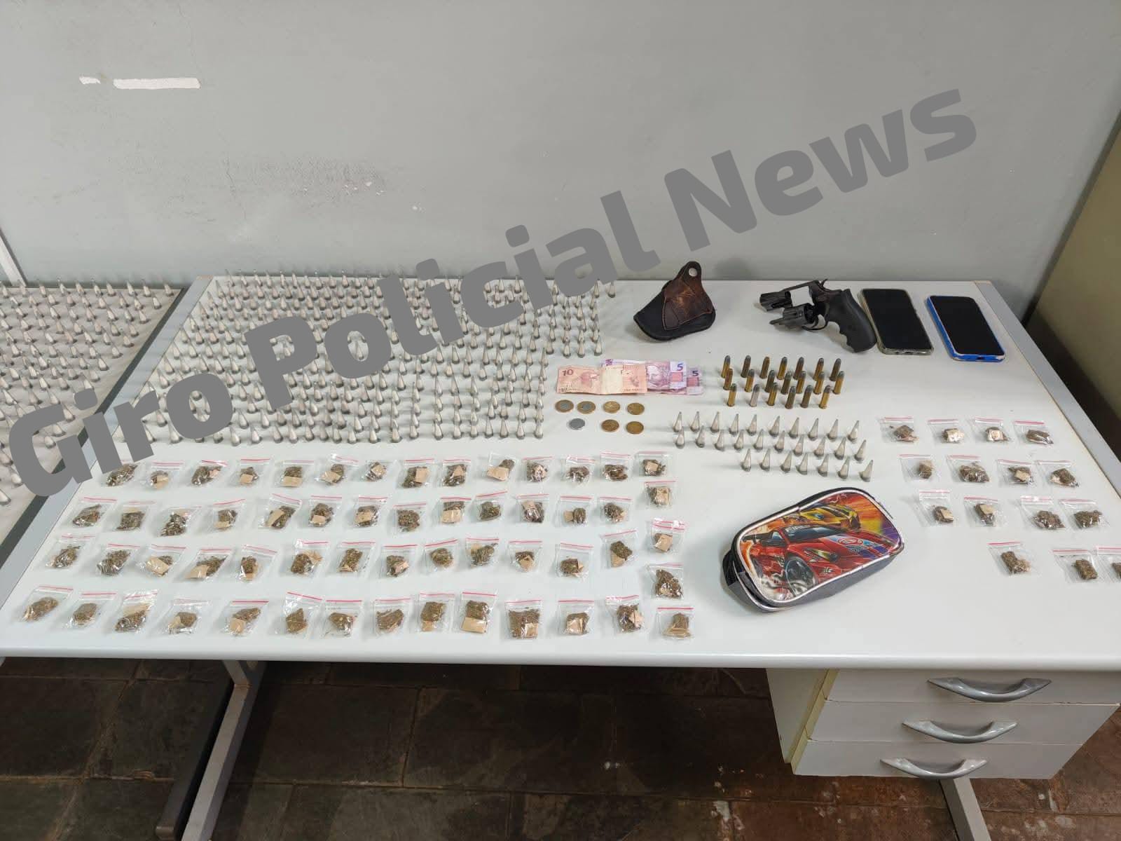 EM GUARIBA 2 PRESOS COM ARMA DE FOGO E DROGAS