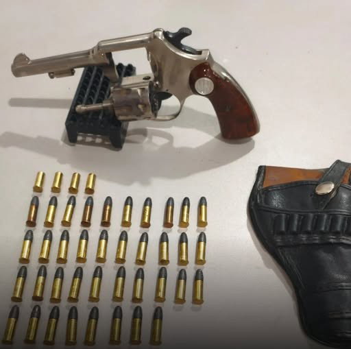 HOMEM É PRESO APÓS EFETUAR DISPAROS DE ARMA DE FOGO EM VIA PÚBLICA