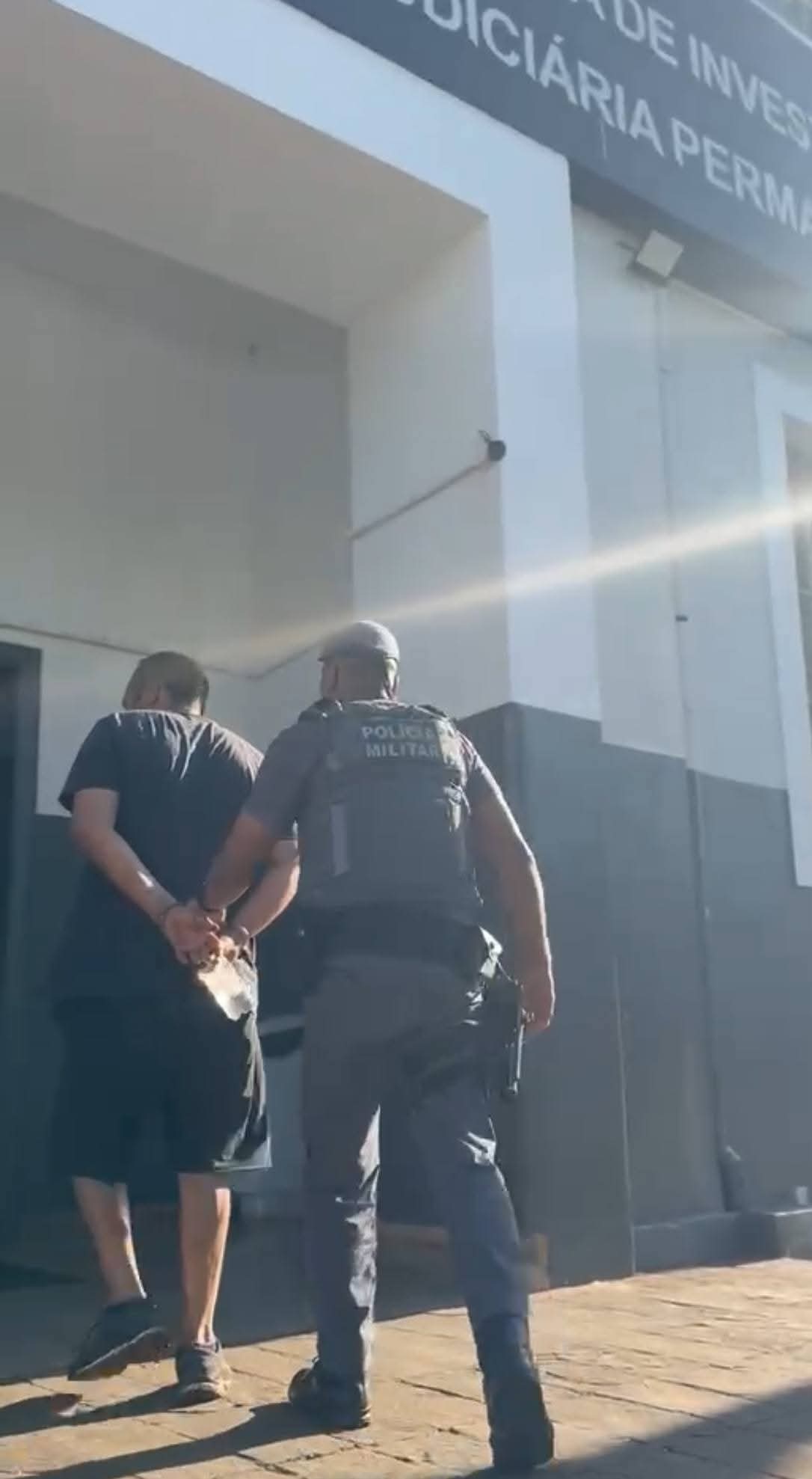 TRÊS PESSOAS PRESAS APÓS FURTO DE 8 MIL EM UMA