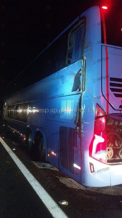 CONDUTOR DE CARRETA COLIDIU COM UM ÔNIBUS E SE EVADIU DO LOCAL