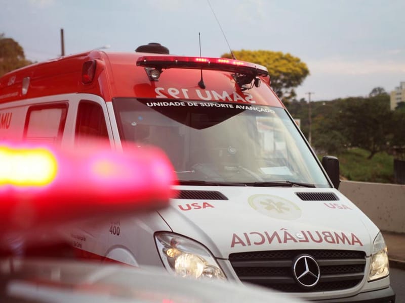 GUARIBA: CICLISTA FICA FERIDA EM ACIDENTE ENVOLVENDO UM CARRO