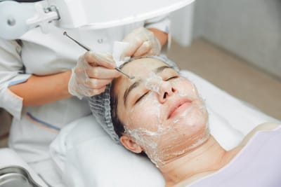 How Does Glycolic Acid Peel Treatment Reduce Crow’s Feet Fast?