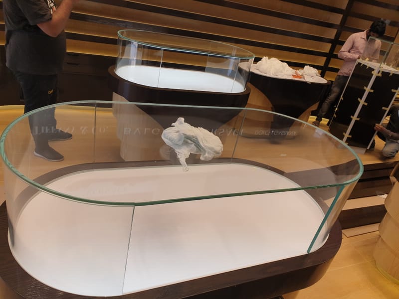 تفصيل كونترات زجاجية وديكورات زجاج داخلية بالرياض