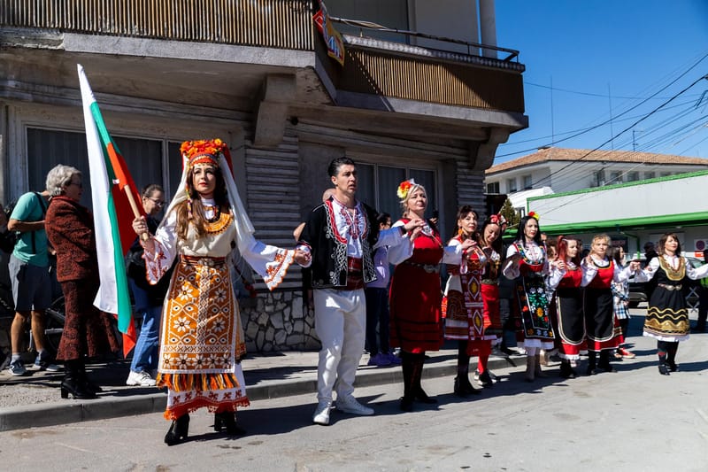 НАРОДНИ ТРАДИЦИИ: ДОКУМЕНТАЛИСТИКА, КОЯТО СЪХРАНЯВА ДУХА
