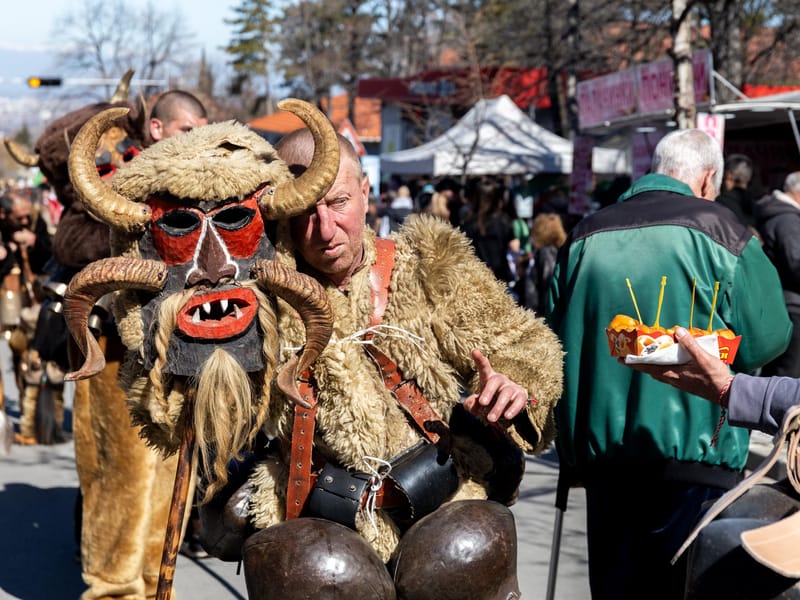 НАРОДНИ ТРАДИЦИИ: ДОКУМЕНТАЛИСТИКА, КОЯТО СЪХРАНЯВА ДУХА