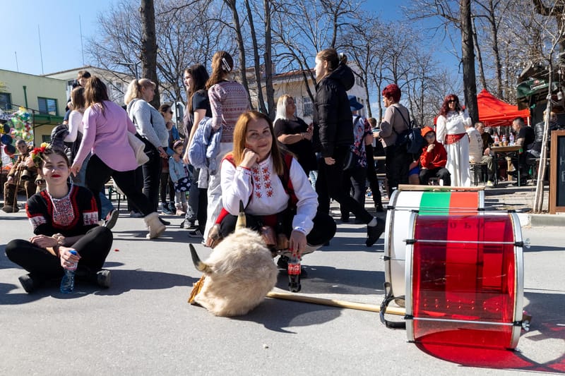 НАРОДНИ ТРАДИЦИИ: ДОКУМЕНТАЛИСТИКА, КОЯТО СЪХРАНЯВА ДУХА