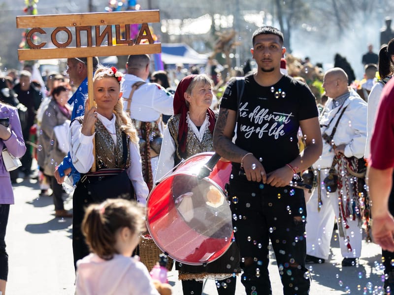 НАРОДНИ ТРАДИЦИИ: ДОКУМЕНТАЛИСТИКА, КОЯТО СЪХРАНЯВА ДУХА