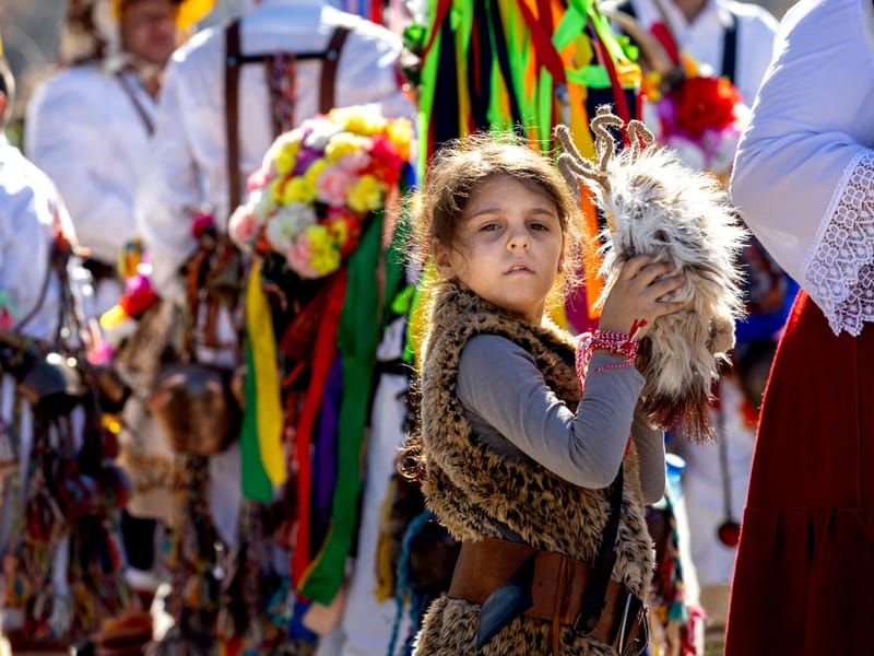 НАРОДНИ ТРАДИЦИИ: ДОКУМЕНТАЛИСТИКА, КОЯТО СЪХРАНЯВА ДУХА