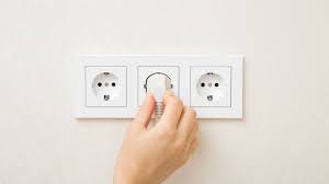 Wymiana gniazdka elektrycznego – poradnik elektryka z doświadczeniem