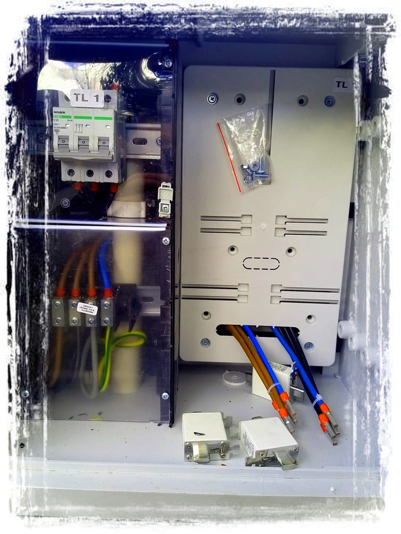 Przyłącze elektryczne dla domu jednorodzinnego – co warto wiedzieć?