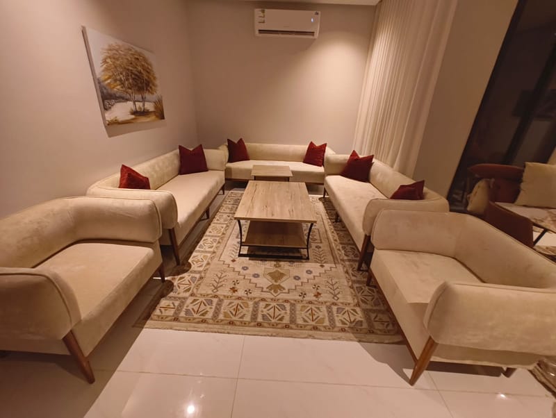 تفصيل كنب مريح وستائر أنيقة بخامات عالية الجودة - اتصلي للتفاصيل