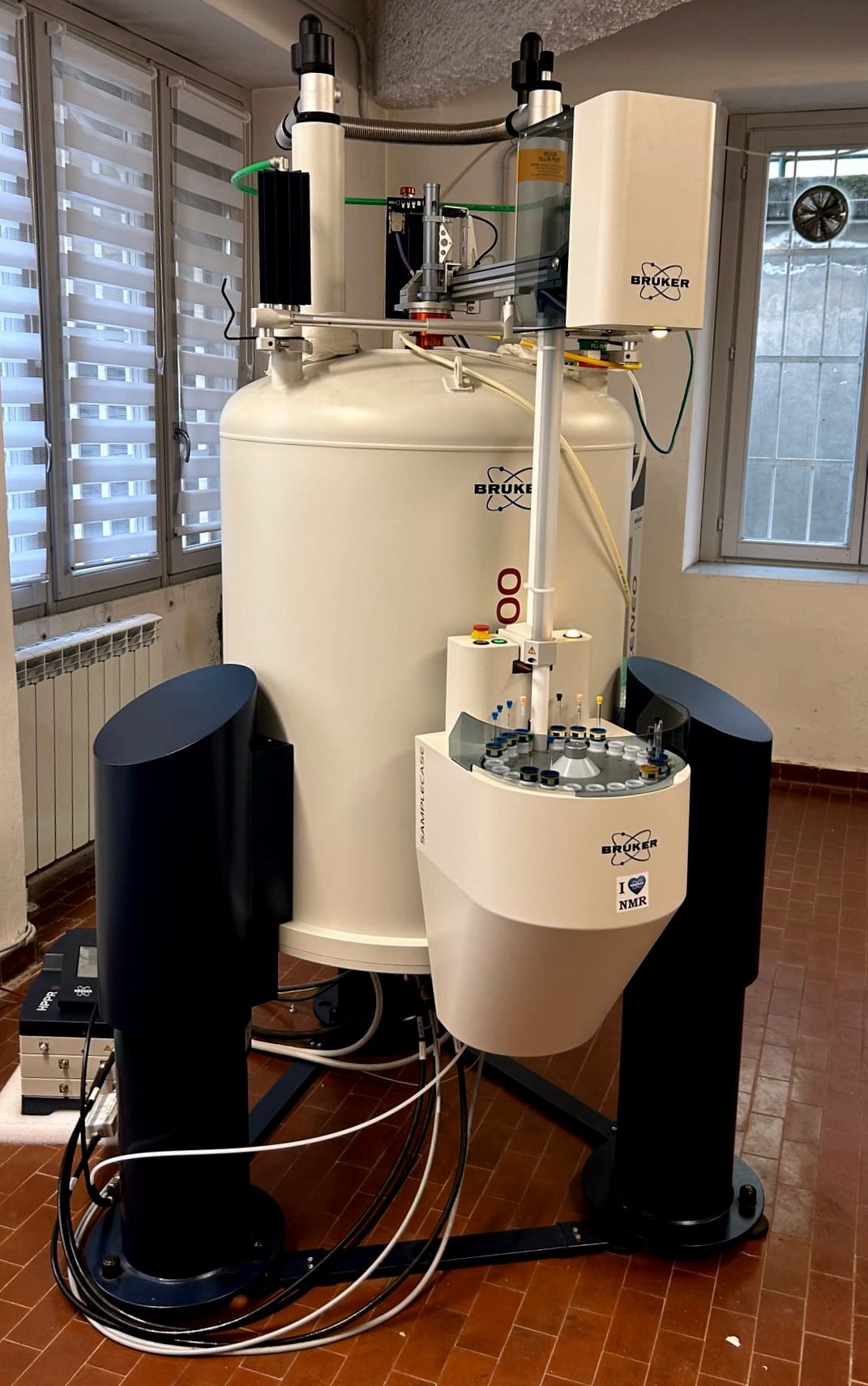 Brucker Avance 400Hz NMR spectrometer