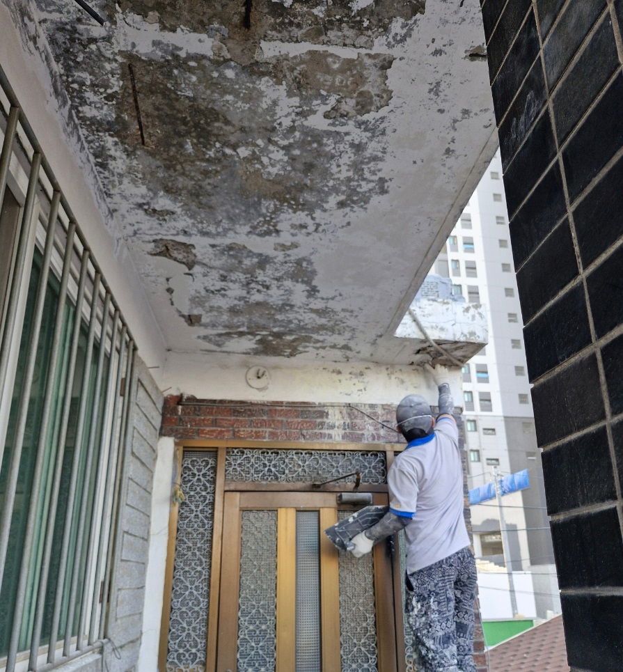 외벽철근노출 보강 페인트작업