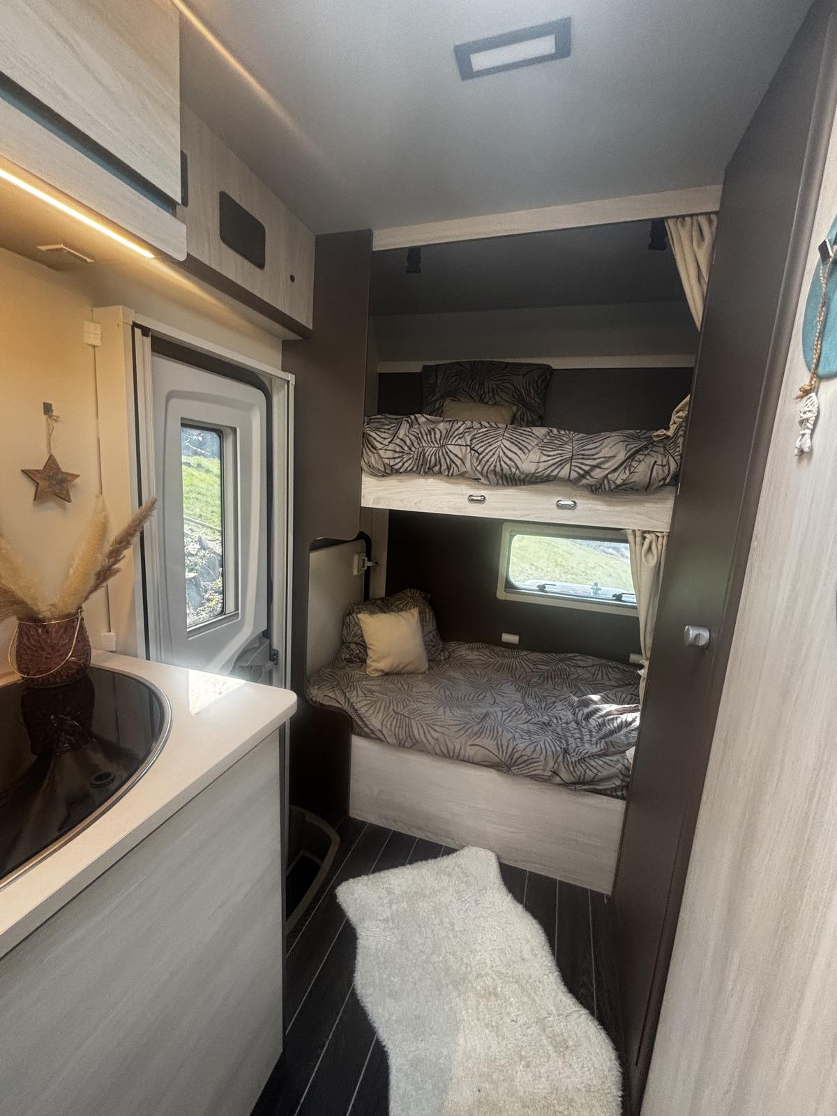 Lits superposés camping-car DREAM location Isère