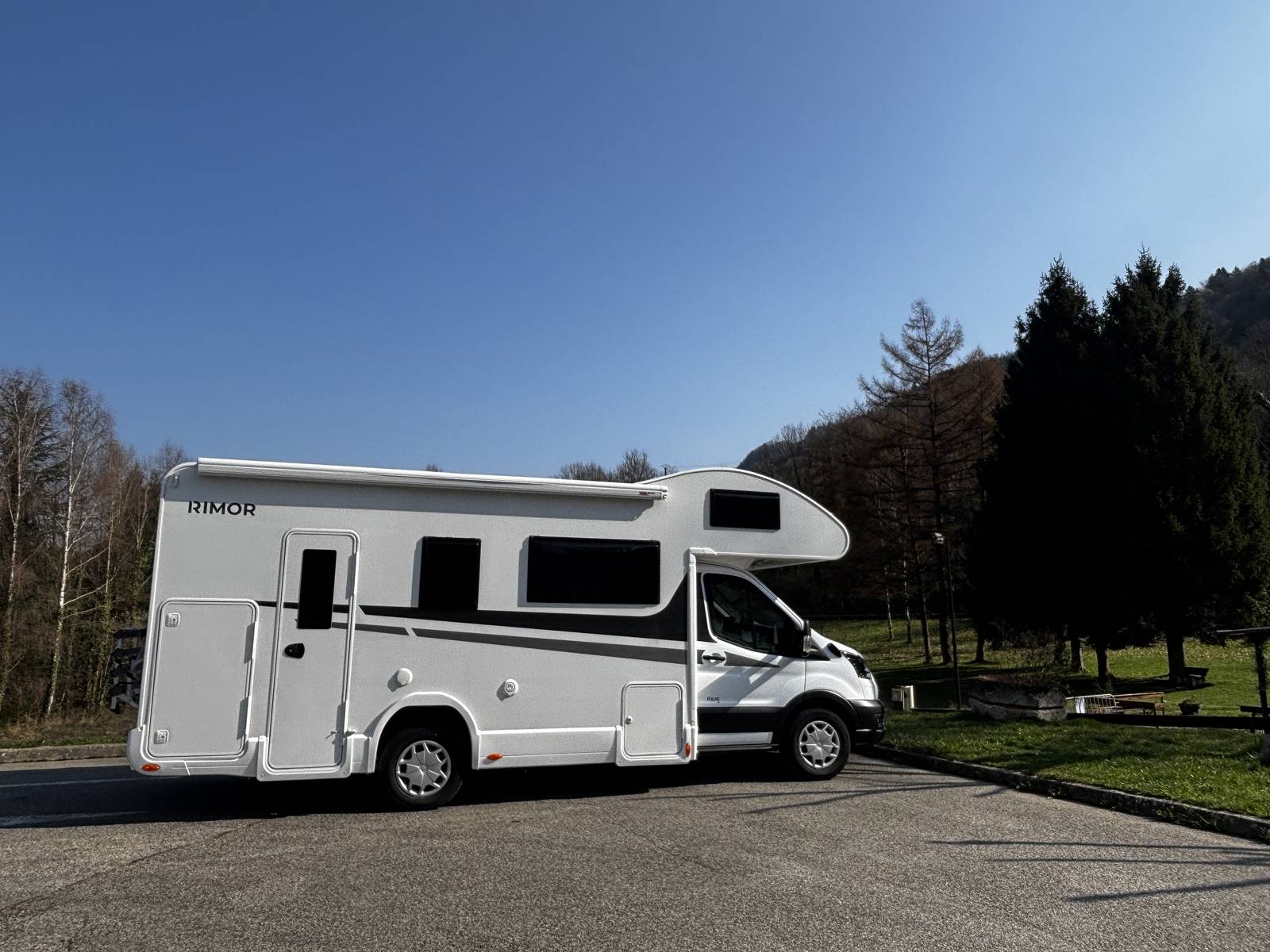 Camping-car capucine DREAM 6 couchages location Savoie
