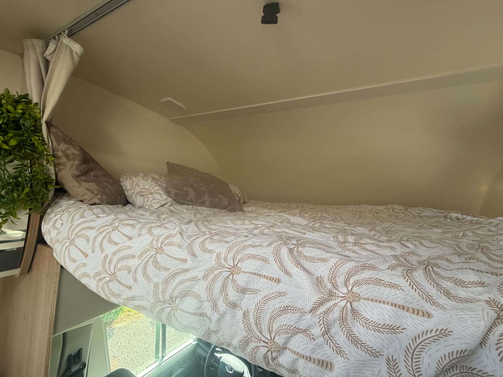 Lit double capucine Life location camping-car Savoie