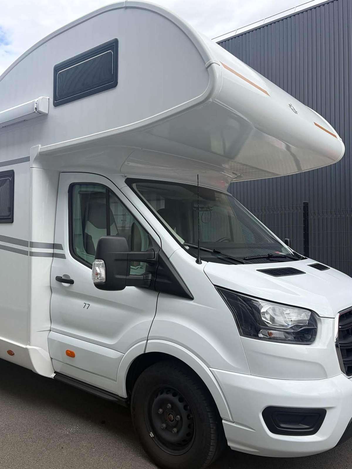 Cabine de conduite camping-car LIFE location Isère