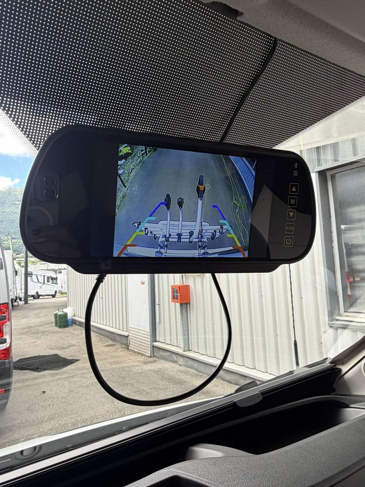 Écran caméra de recul porte-vélos LIFE location Savoie