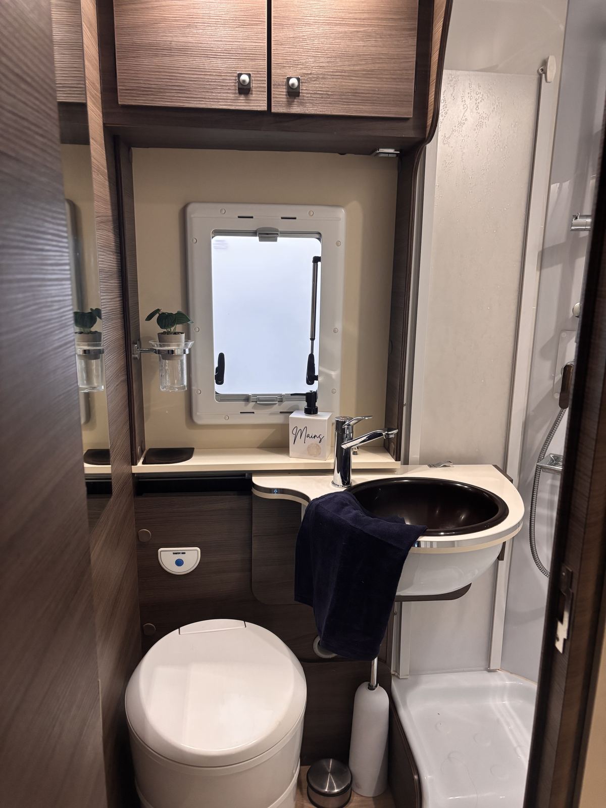 Salle de bain camping-car HAPPY location Savoie