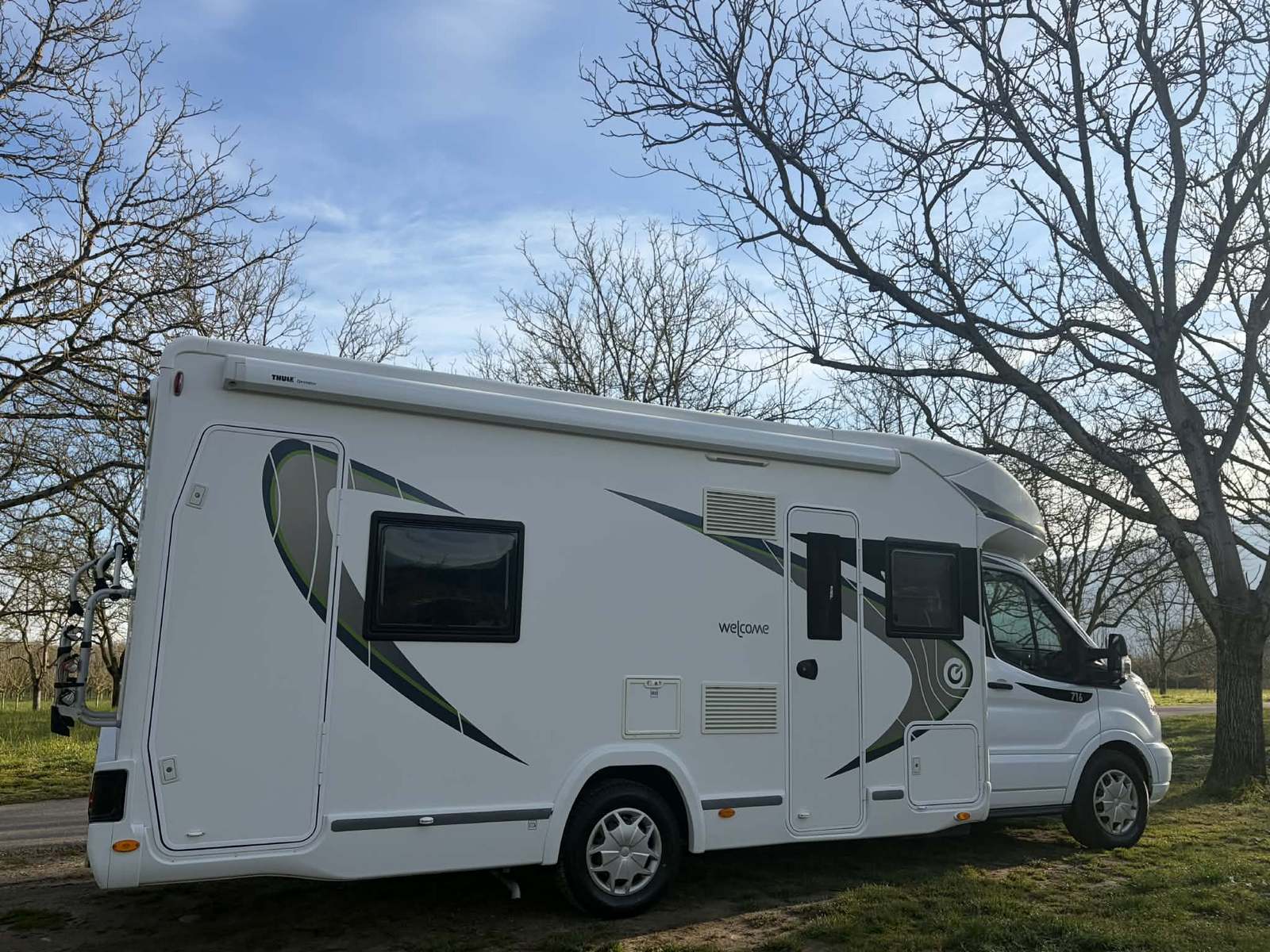 Extérieur camping-car JOY location Chapareillan Grésivaudan