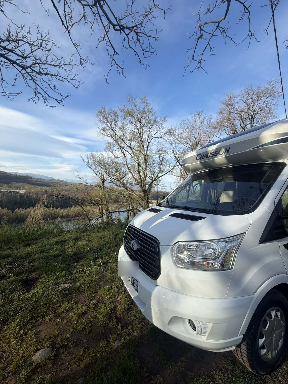 Extérieur camping-car JOY location Chapareillan Grésivaudan