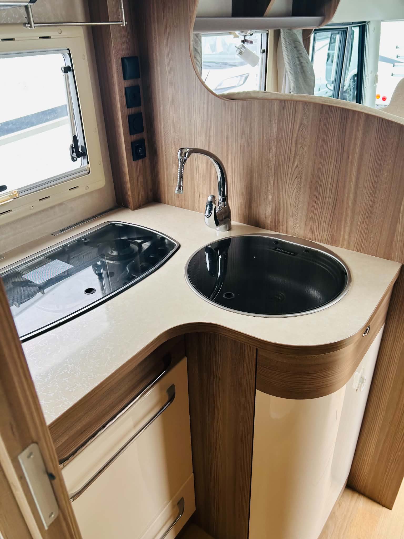 Évier cuisine camping-car BALOU location Savoie
