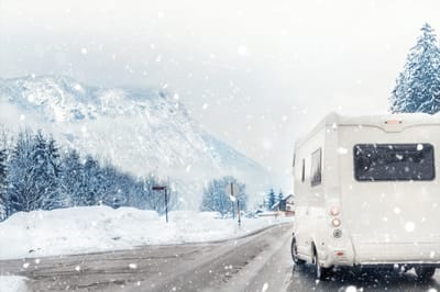 Partir au ski en camping-car : une autre façon de vivre l'hiver en Savoie