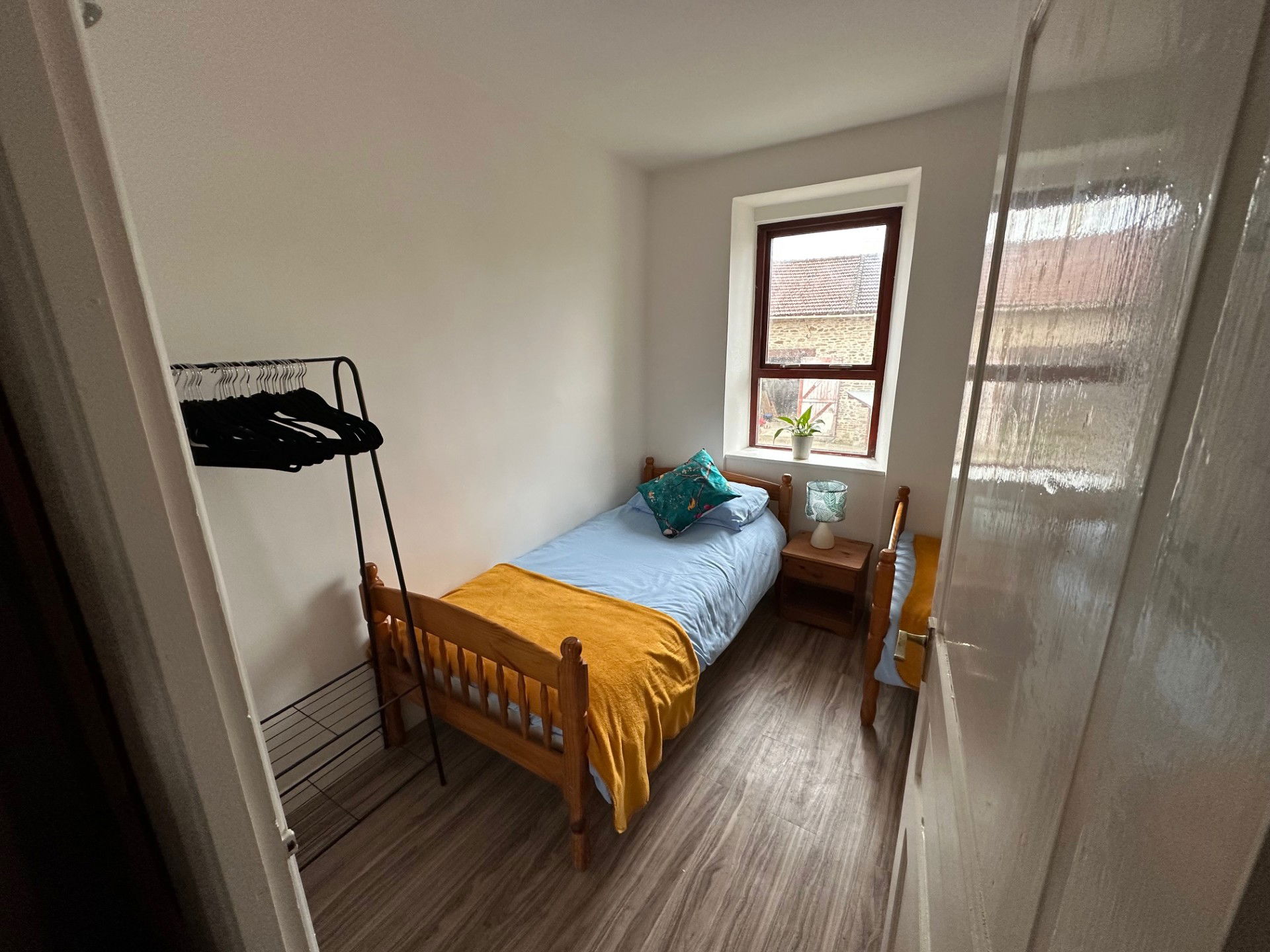 Bedroom 2 -Twin room with 2 single beds