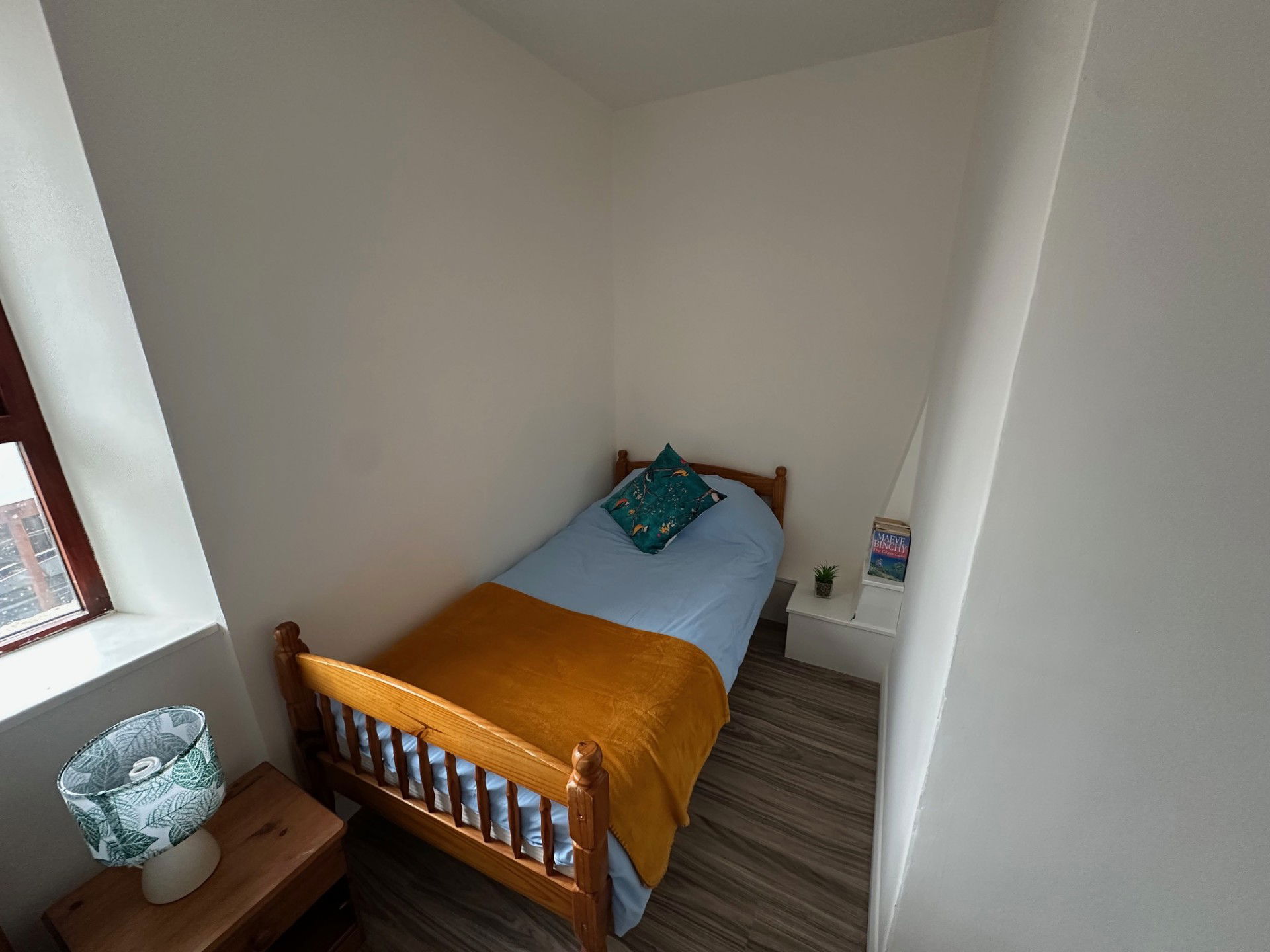 Bedroom 2 -Twin room with 2 single beds