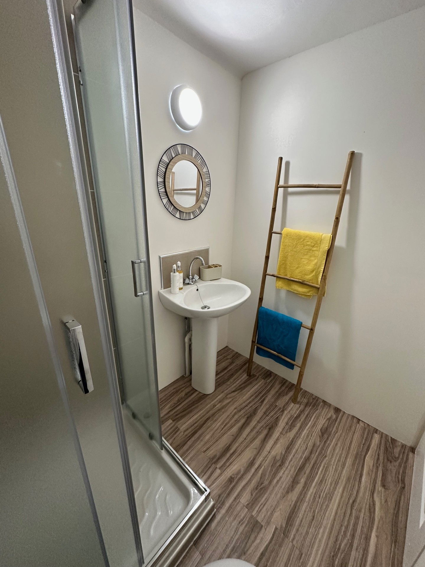 En-suite Bathroom to Family Room 1st Floor