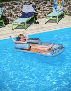 Pool and Sunbathing Area