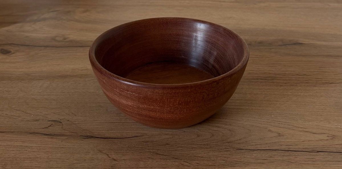 Skål i mahogni