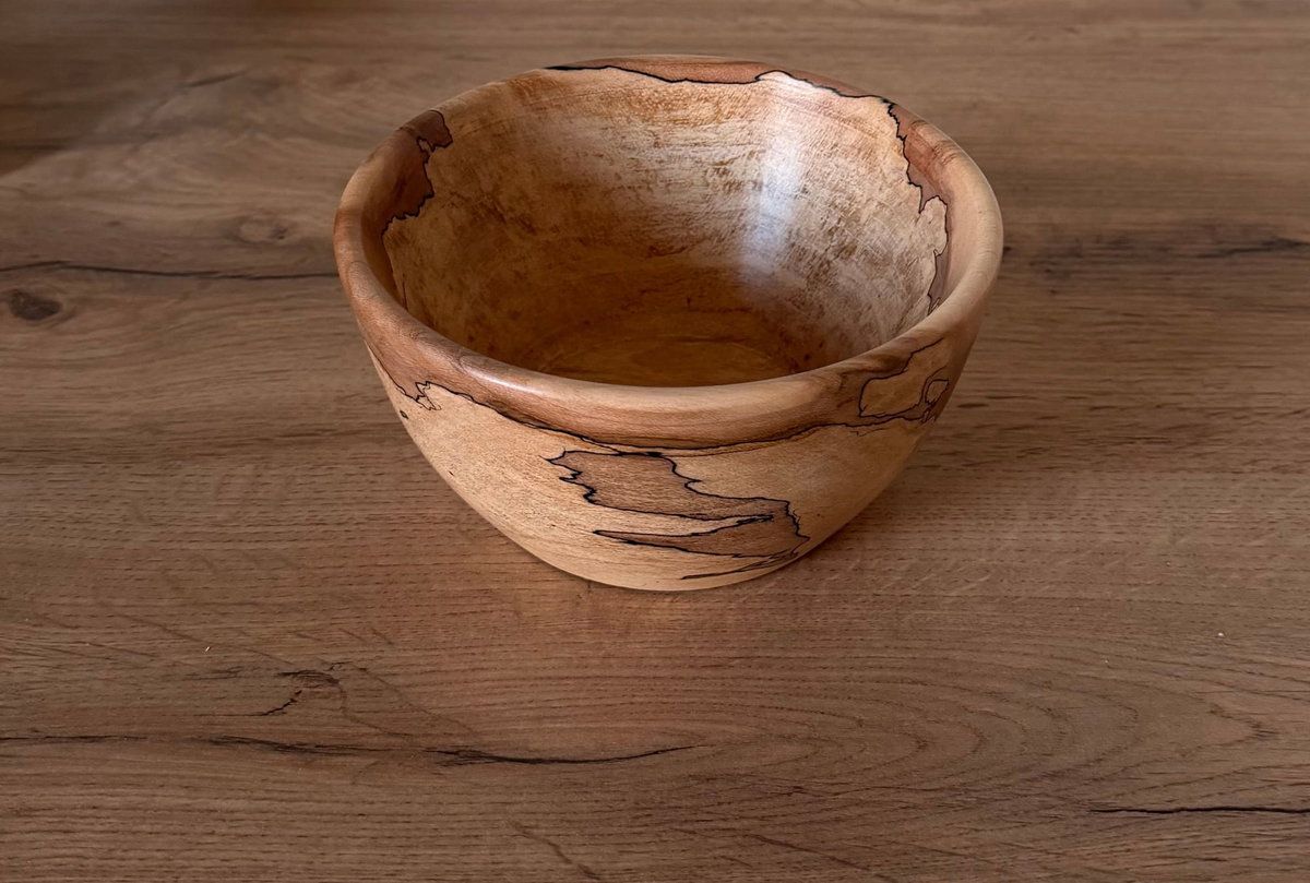 Skål i Ahorn træ. Ø 15 cm. H 7,5 cm. 220kr