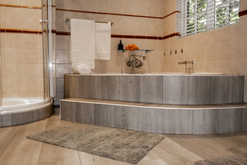 Master Bedroom with en-suite bathroom and walk-in cupboard