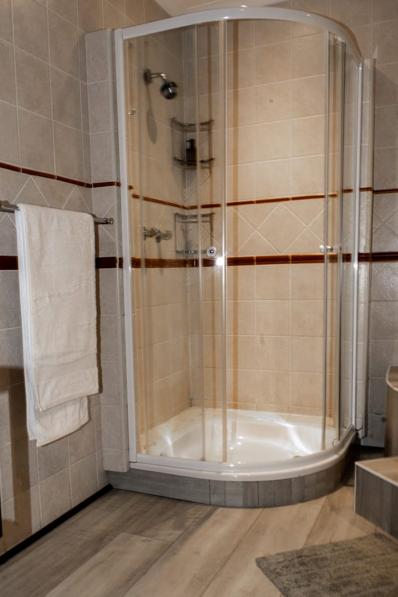 Master Bedroom with en-suite bathroom and walk-in cupboard