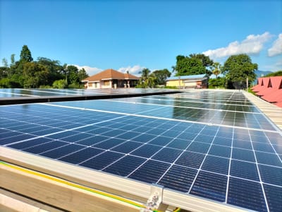 ABOUT ROOFTOP SOLAR: THE DEFINITION, ADVANTAGES, AND DISADVANTAGES