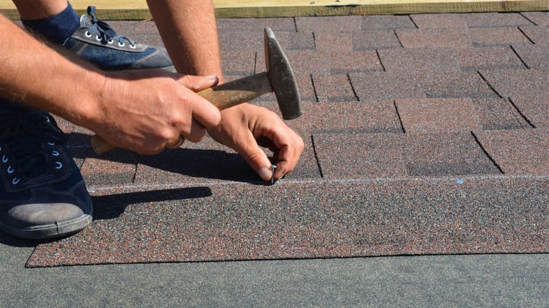 How to choose a roofing contractor seattle for new and replacement roofs