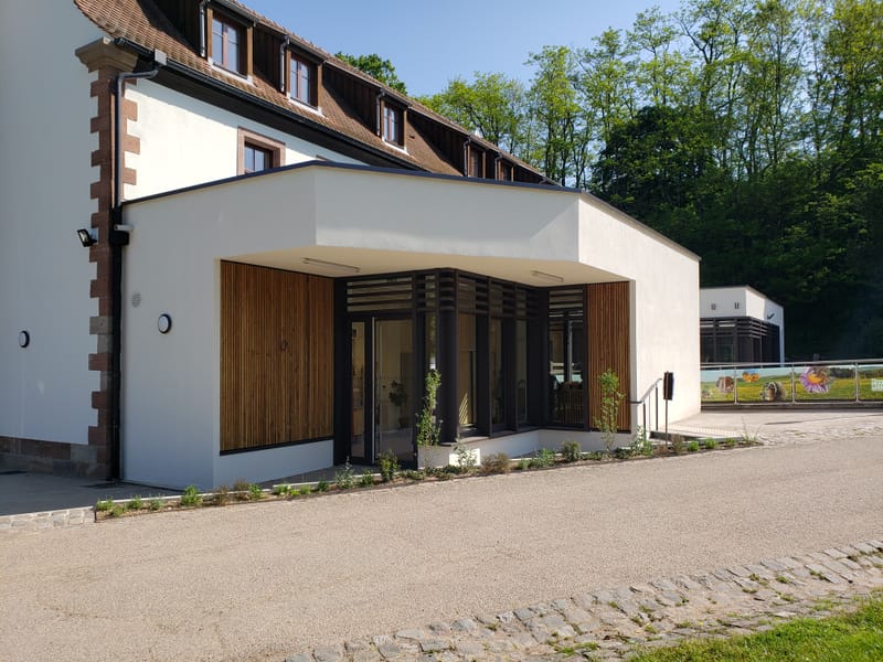 Murs à ossature bois et charpente bois - Bardage à claire voie - Auvent en bois